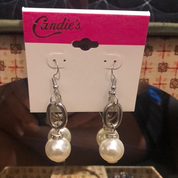 Candie's Jewelry - GORGEOUS Candies 🍭SIlver & Faux Pearl Earrings!!!